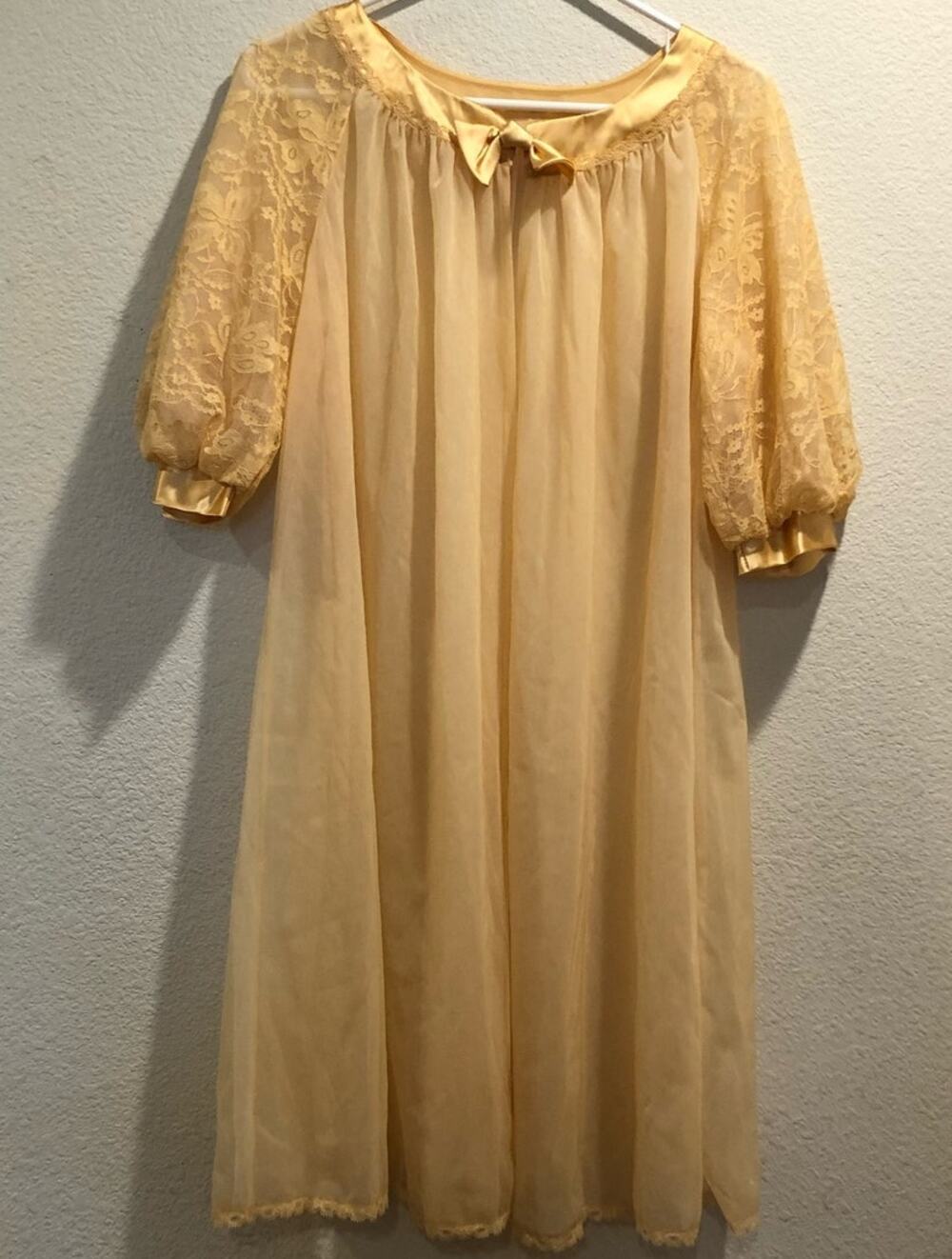 Vintage Vanity Fair Light Orange Front Bow Puff Lace Sleeves Sheer Robe Size S